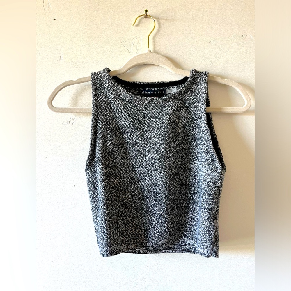 ALICE + OLIVIA - EUC Cozy fun heather grey crop top, size small